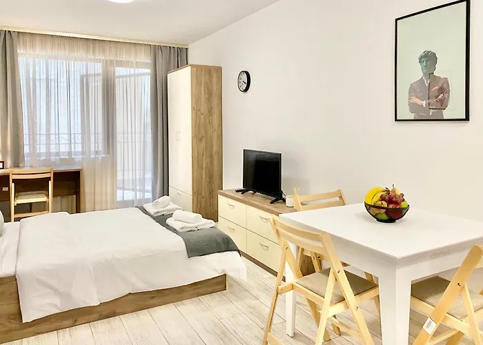 Cozy Next To State Opera With Work Space