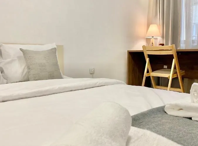 Cozy Next To State Opera With Work Space