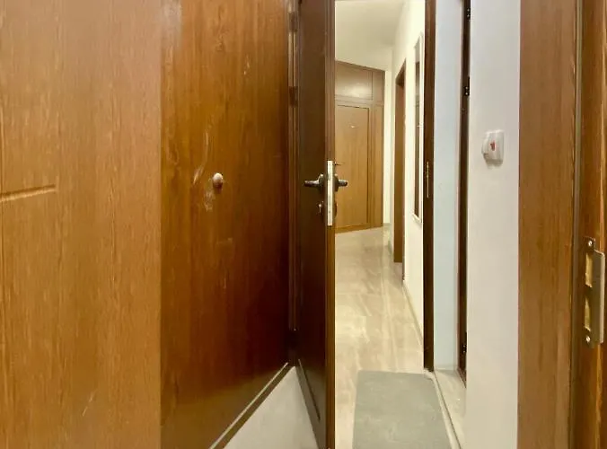 Cozy Next To State Opera With Work Space